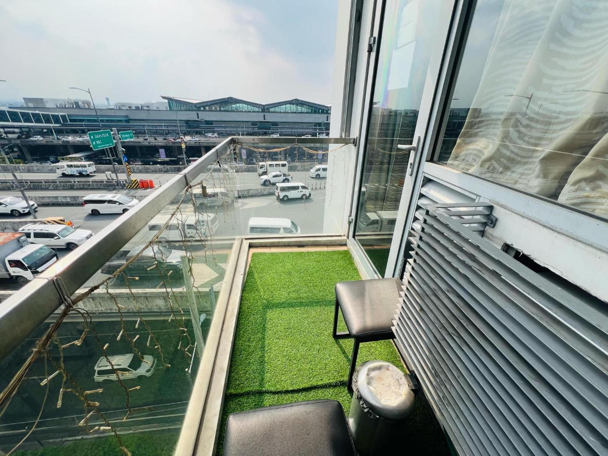 One Palm Tree Villas Condominium - Studio 7Th Fl With Balcony - Across Terminal 3 Airport Pasay Dış mekan fotoğraf