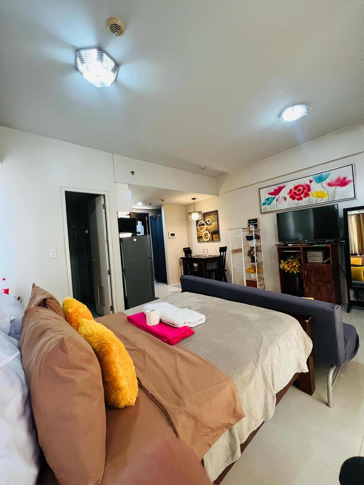 One Palm Tree Villas Condominium - Studio 7Th Fl With Balcony - Across Terminal 3 Airport Pasay Dış mekan fotoğraf